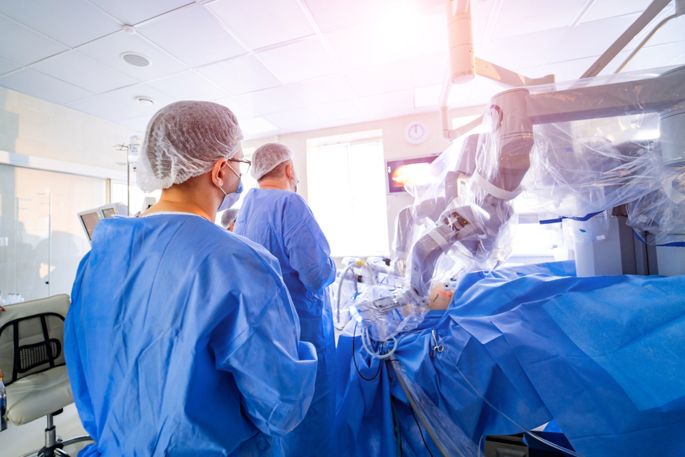Medicii spanioli au realizat prima operație robotică pe cord la copii