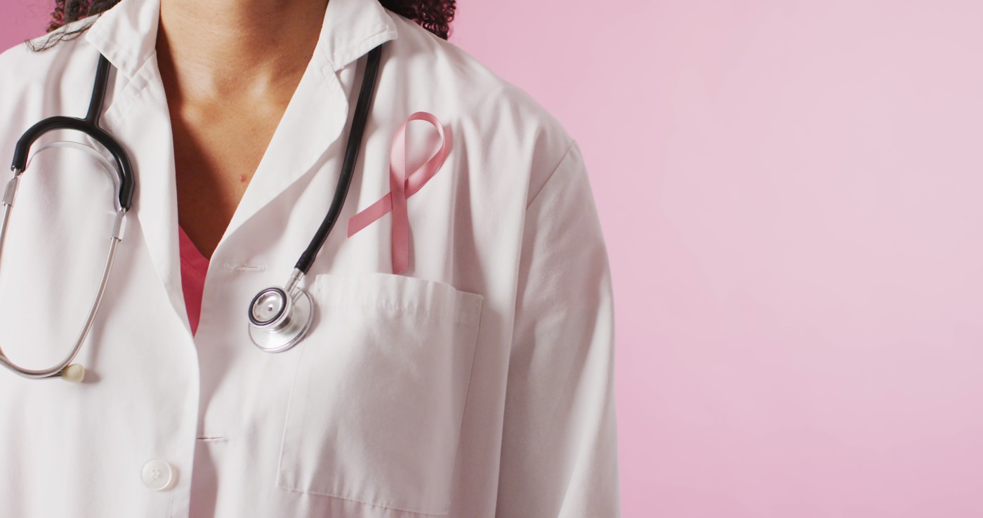 Reconstrucția mamară după cancer poate fi decontată prin sistemul public de asigurări de sănătate, în condițiile programului național. Sursa foto: Profimedia.